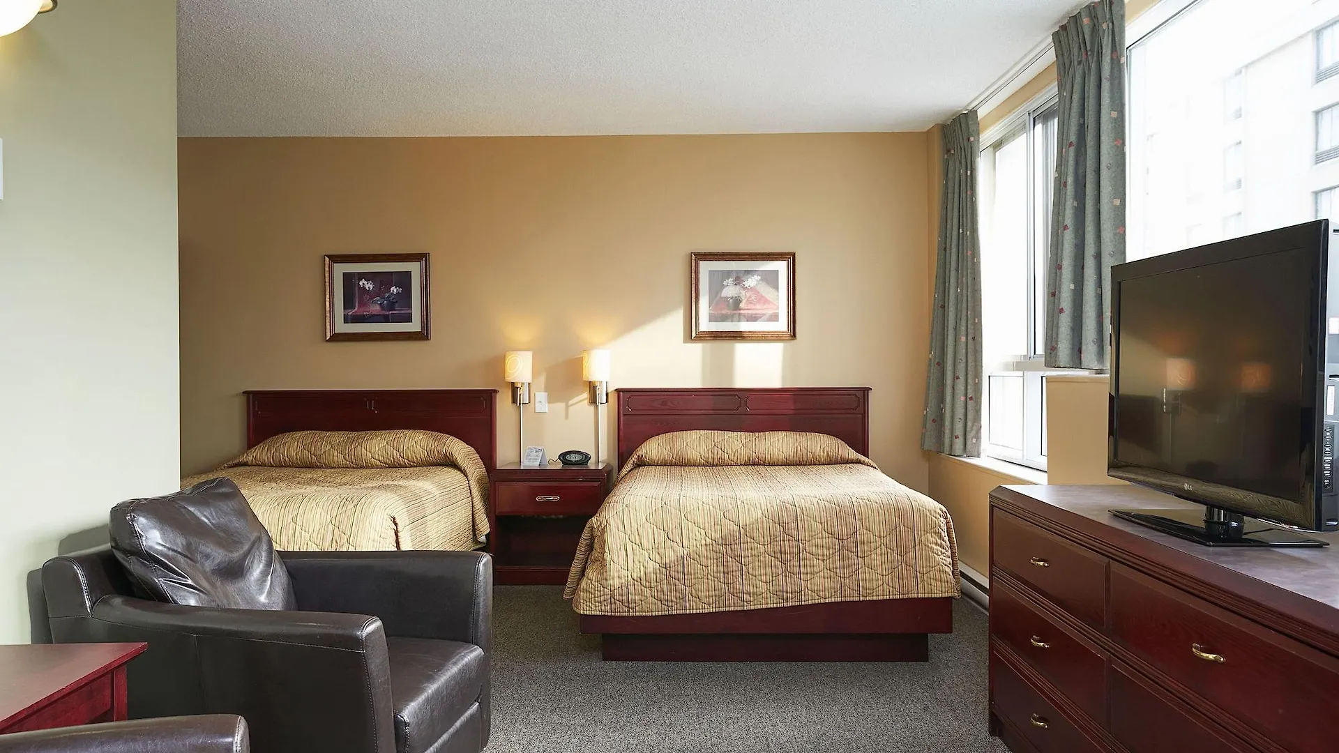 Hotel Les Suites Labelle Montreal 3*,