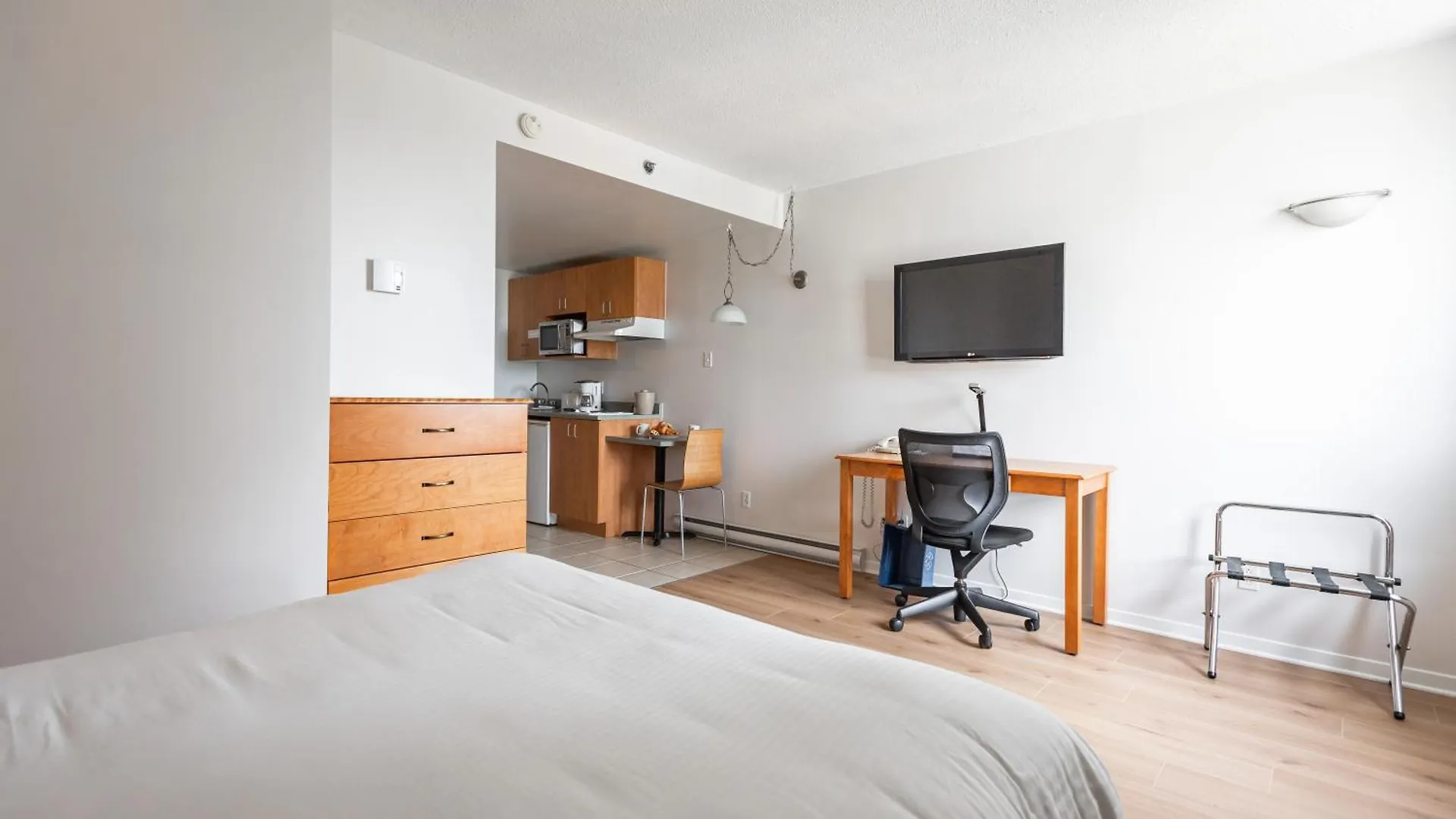 Hotel Les Suites Labelle Montreal