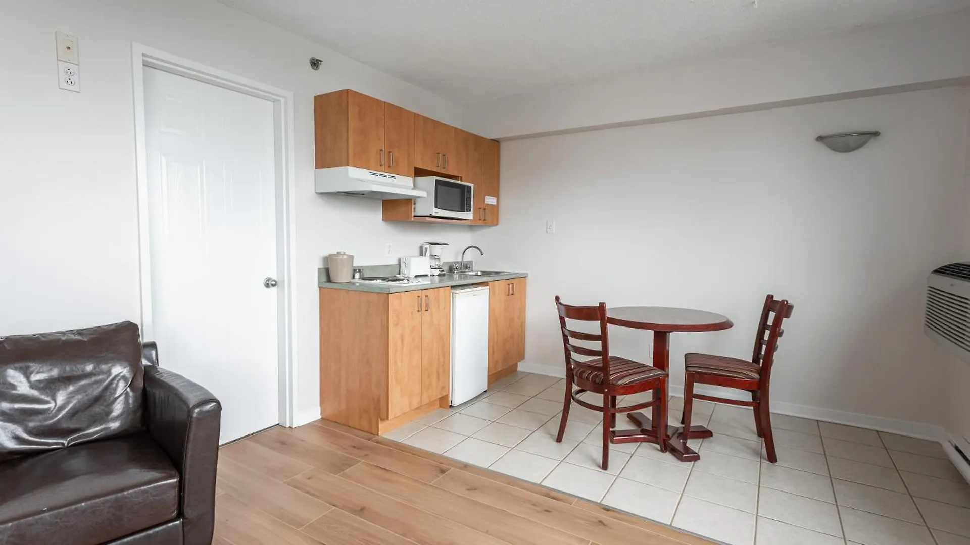 Hotel Les Suites Labelle Montreal