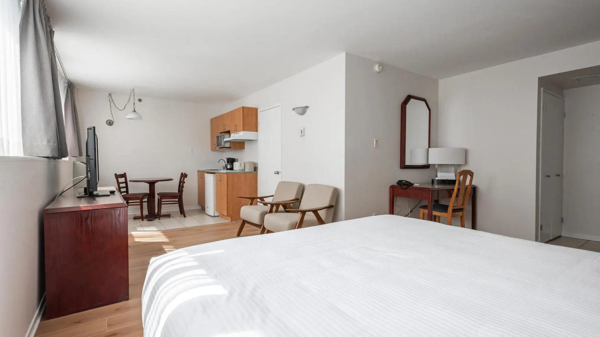 Hotel Les Suites Labelle Montreal