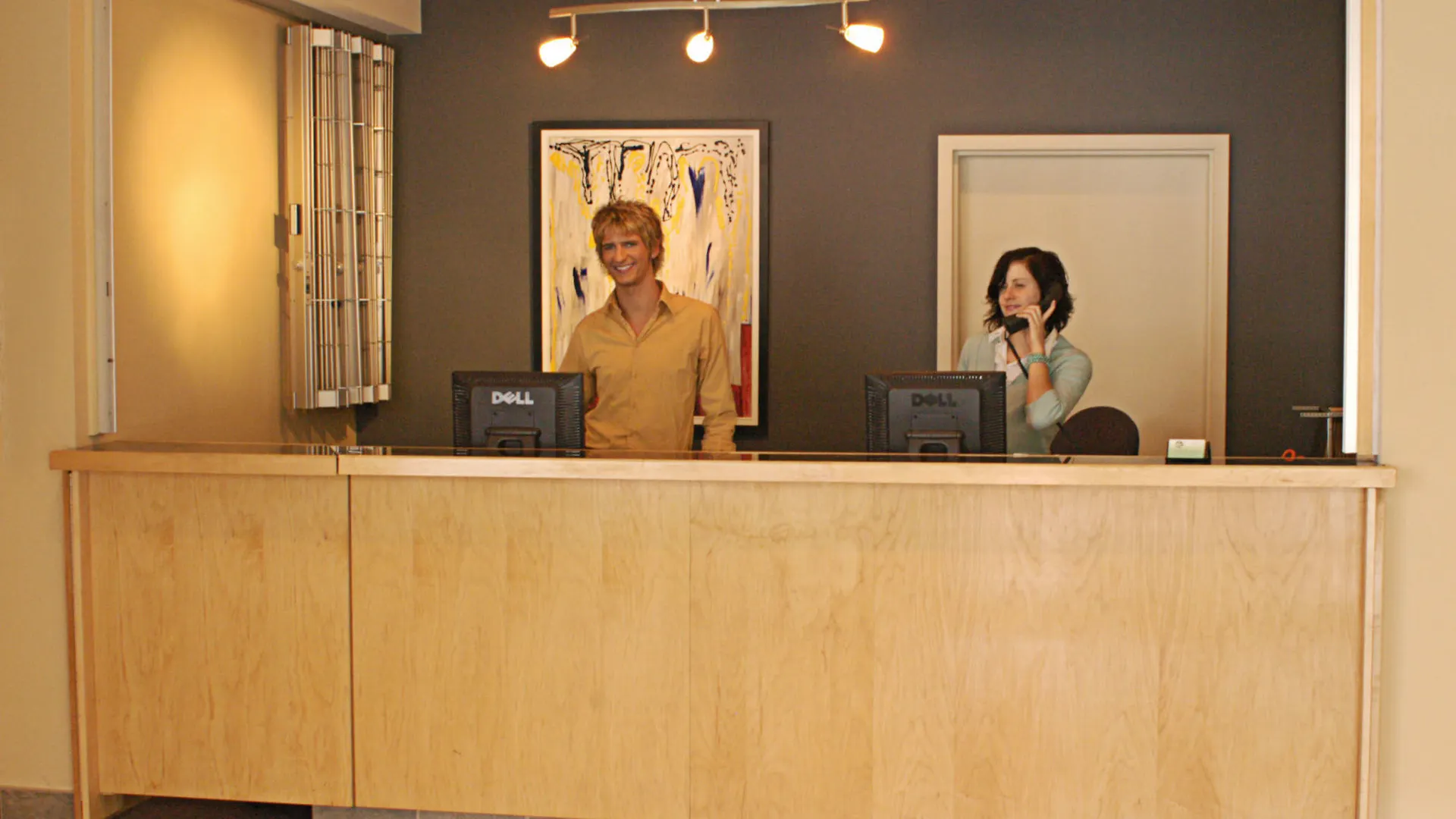 ***  Hotel Les Suites Labelle Montreal Canada